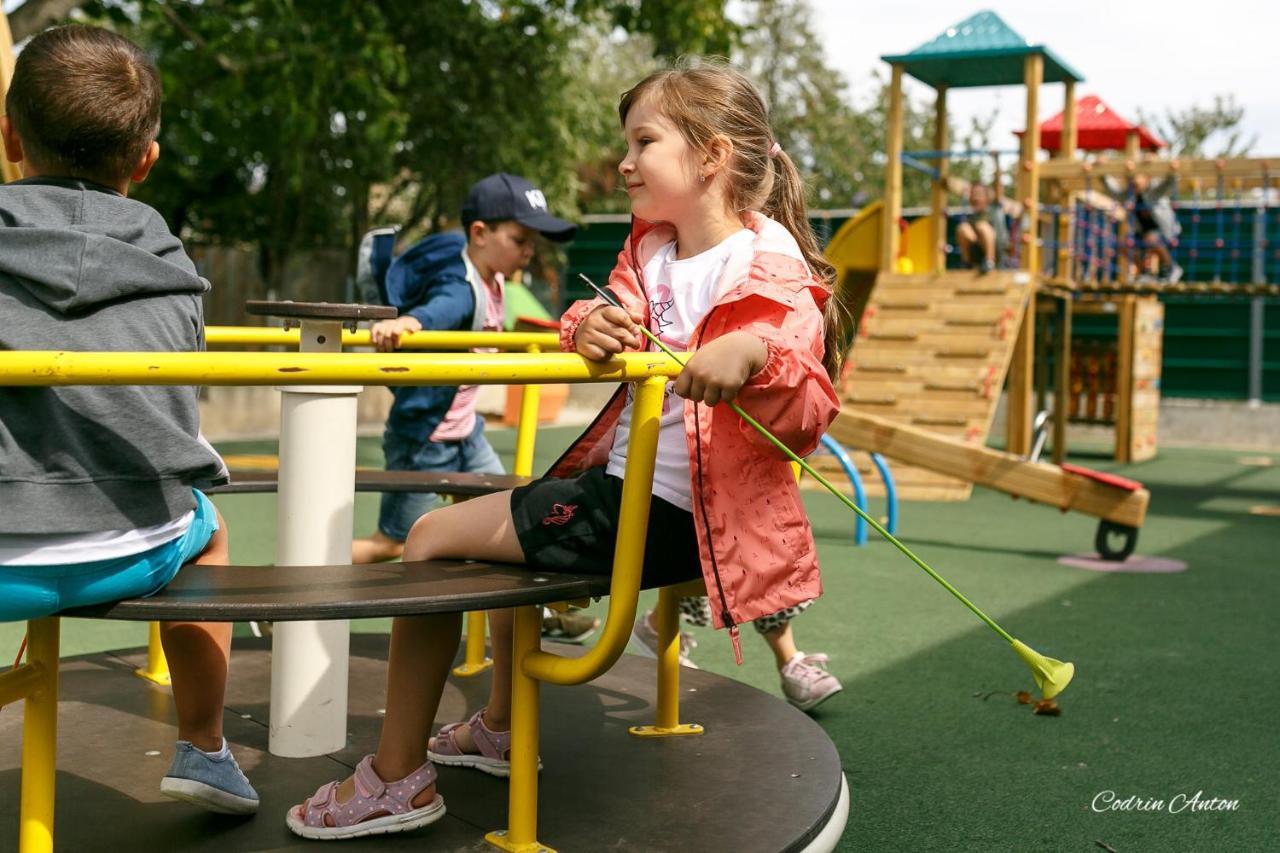 Pensiunea Tara Fagilor Suceava Ngoại thất bức ảnh